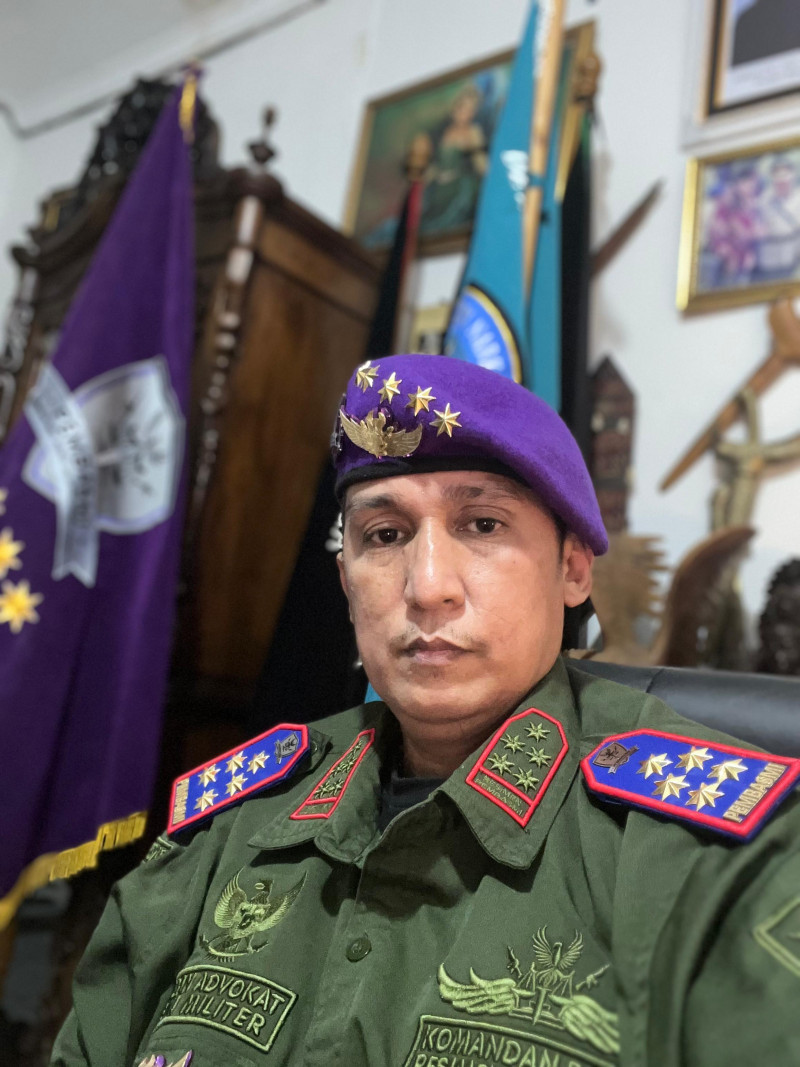 WACANA ADVOKAT WAJIB MENDAPATKAN FASILITAS YANG SAMA DENGAN PENEGAK HUKUM LAINNYA AWAL MULA DI CETUS OLEH FIRDAUS OIWOBO,TERMASUK PENGGUNAAN PANGKAT DALAM SERAGAM DINAS ADVOKAT