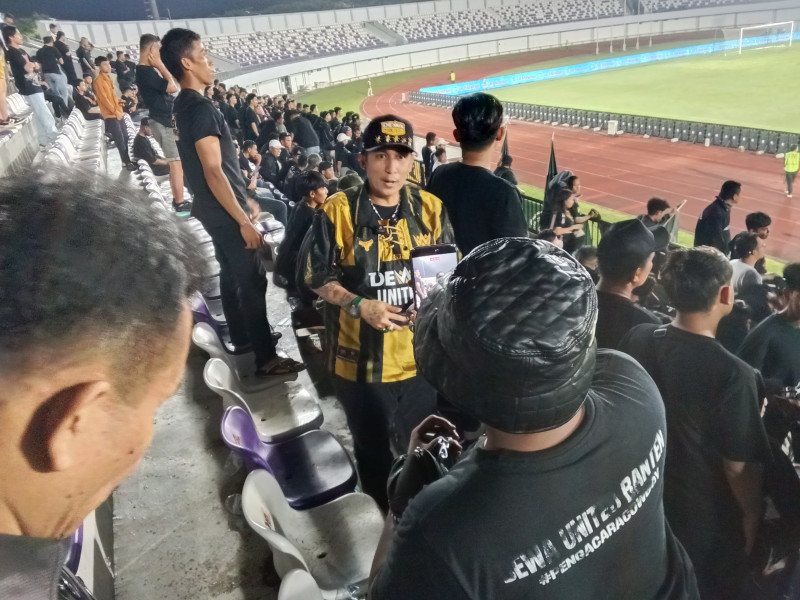 CORETAN PENA FIRDAUS OIWOBO TENTANG KODE ETIK PROFESI ADVOKAT,POLRI,JAKSA DAN HAKIM BERJUDUL